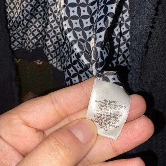 Liz Claiborne Sweater| Size Large - Picture 5 of 7